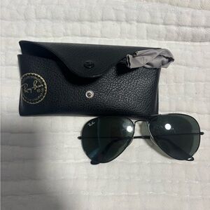 Ray-Ban Black Aviator Sunglasses with Black Case